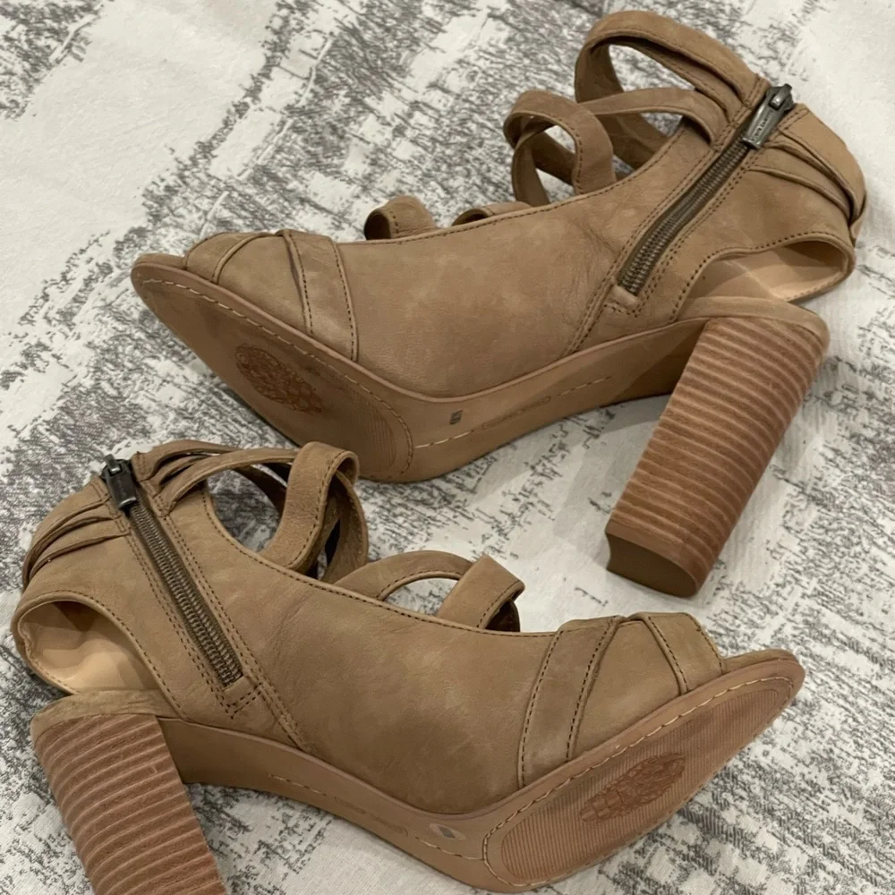 Vince Camuto‎ 9.5 Leather Upper Heeled Open Toe Side Zip
